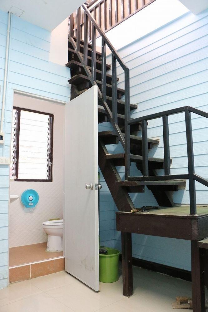 Wacky Fun Party Hostel 방콕 외부 사진