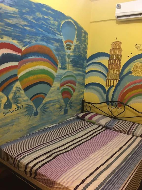 Wacky Fun Party Hostel 방콕 외부 사진