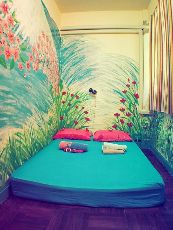 Wacky Fun Party Hostel 방콕 외부 사진