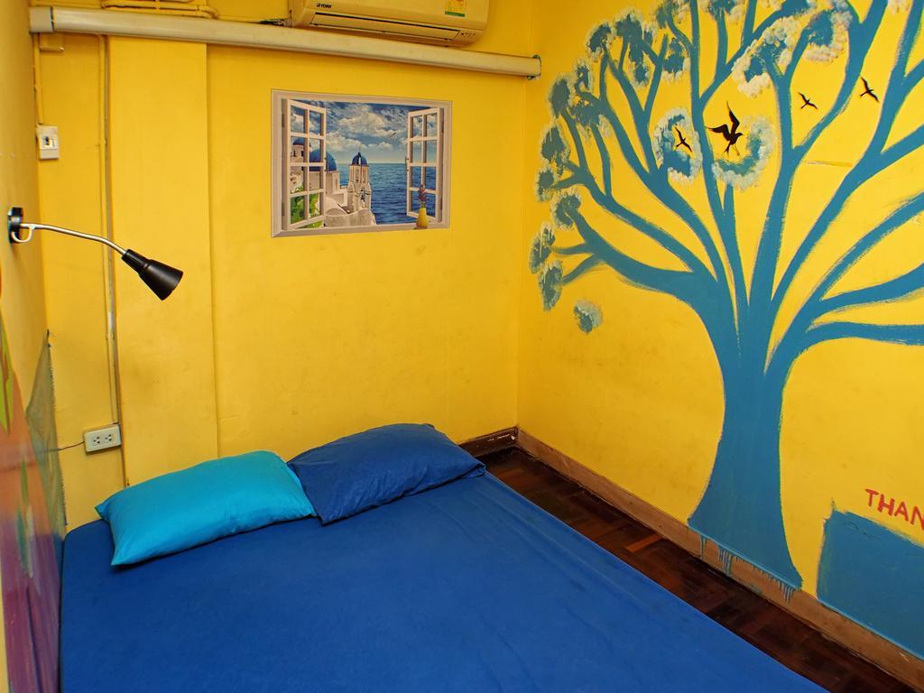 Wacky Fun Party Hostel 방콕 외부 사진