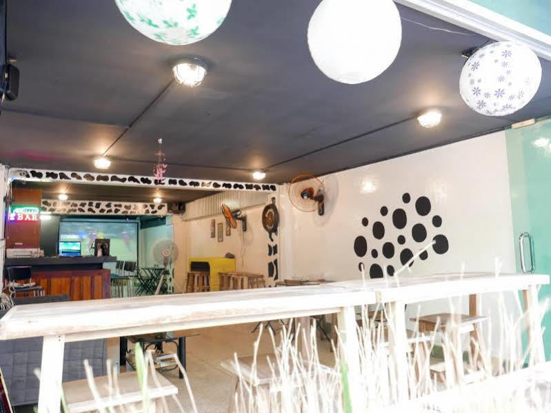 Wacky Fun Party Hostel 방콕 외부 사진